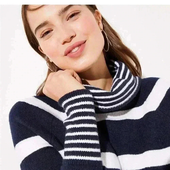 LOFT women’s STRIPED white navy blue POCKET COWL NECK SWEATER size small prelove - Picture 3 of 9